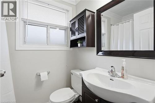 914 Mohawk Road E Unit# 7, Hamilton, ON - Indoor Photo Showing Bathroom