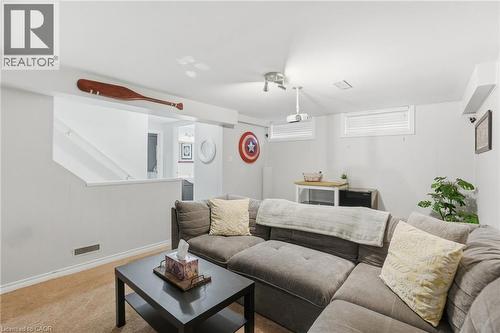 914 Mohawk Road E Unit# 7, Hamilton, ON - Indoor Photo Showing Living Room