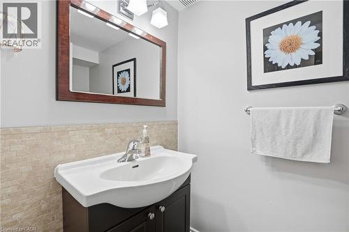 914 Mohawk Road E Unit# 7, Hamilton, ON - Indoor Photo Showing Bathroom