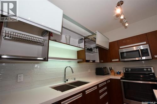 204 2315 Mcclocklin Road, Saskatoon, SK - Indoor Photo Showing Kitchen With Double Sink