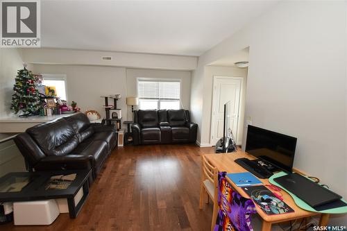 204 2315 Mcclocklin Road, Saskatoon, SK - Indoor Photo Showing Living Room