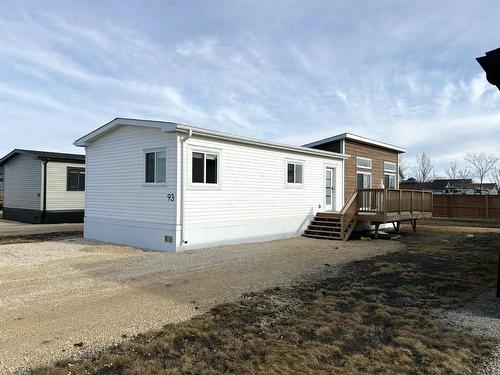 93 Prairie Oak Drive, Mitchell, MB - Outdoor With Exterior