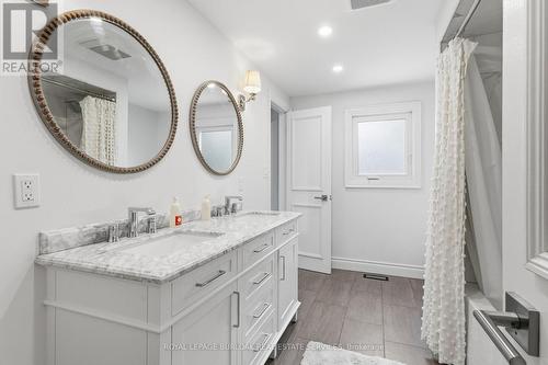 946 Nora Drive, Burlington, ON - Indoor Photo Showing Bathroom