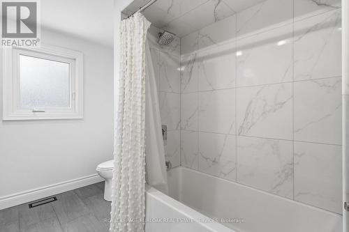 946 Nora Drive, Burlington, ON - Indoor Photo Showing Bathroom