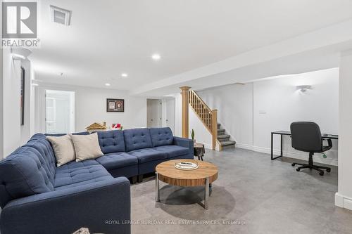 946 Nora Drive, Burlington, ON - Indoor Photo Showing Living Room