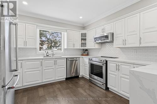 946 Nora Drive, Burlington, ON - Indoor Photo Showing Kitchen With Stainless Steel Kitchen With Upgraded Kitchen