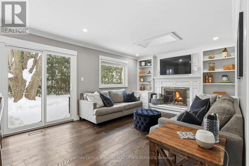 946 Nora Drive, Burlington, ON - Indoor Photo Showing Living Room With Fireplace