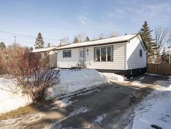131 Carl Avenue  Thunder Bay, ON P7B 4Z4