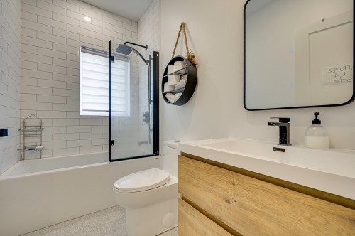 Salle de bains attenante à la CCP - 511 Rue Principale, Saint-Sauveur, QC - Indoor Photo Showing Bathroom