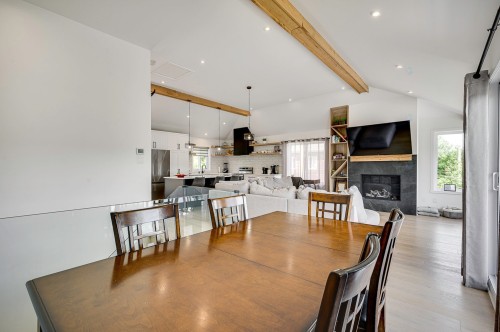 Salle à manger - 511 Rue Principale, Saint-Sauveur, QC - Indoor Photo Showing Dining Room With Fireplace