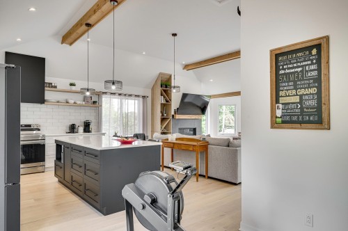 Cuisine - 511 Rue Principale, Saint-Sauveur, QC - Indoor Photo Showing Kitchen With Upgraded Kitchen