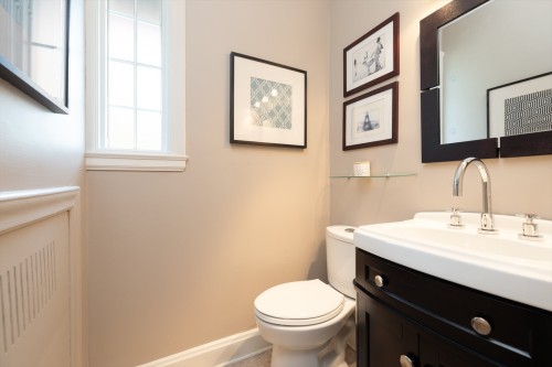 Salle d'eau - 19 Av. De L'Église, Pointe-Claire, QC - Indoor Photo Showing Bathroom