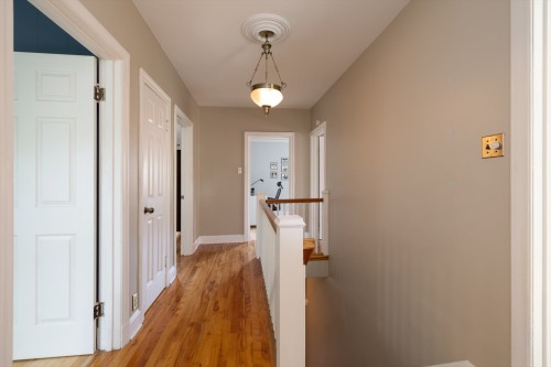 Hall d'entrée/Vestibule - 19 Av. De L'Église, Pointe-Claire, QC - Indoor Photo Showing Other Room