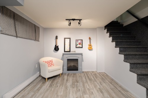 Boudoir - 19 Av. De L'Église, Pointe-Claire, QC - Indoor With Fireplace