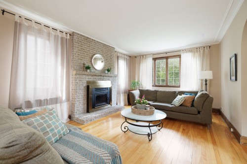 Salle familiale - 19 Av. De L'Église, Pointe-Claire, QC - Indoor Photo Showing Living Room With Fireplace