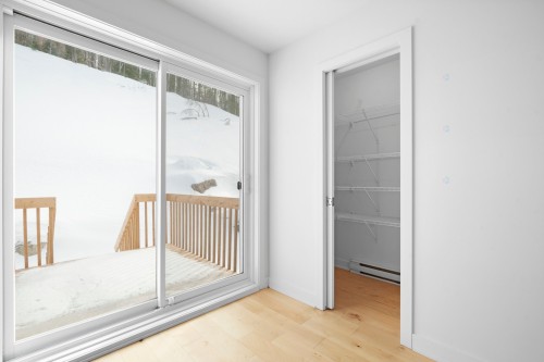 Cuisine - 703Z Ch. Des Conifères, Piedmont, QC - Indoor Photo Showing Other Room