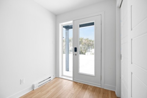 Hall d'entrée/Vestibule - 703Z Ch. Des Conifères, Piedmont, QC - Indoor Photo Showing Other Room