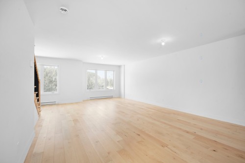 Vue d'ensemble - 703Z Ch. Des Conifères, Piedmont, QC - Indoor Photo Showing Other Room