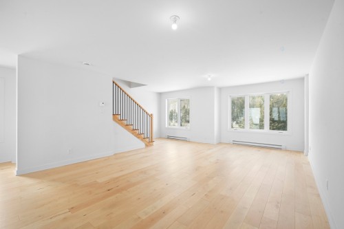 Vue d'ensemble - 703Z Ch. Des Conifères, Piedmont, QC - Indoor Photo Showing Other Room