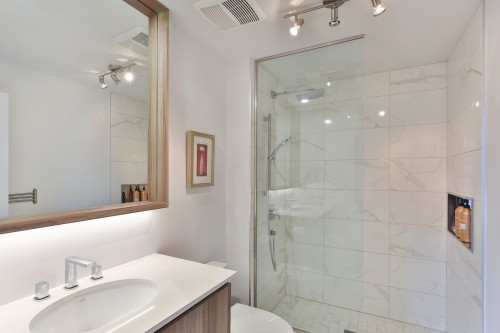 Salle de bains attenante à la CCP - 714-700 Rue Des Éclaircies, Brossard, QC - Indoor Photo Showing Bathroom