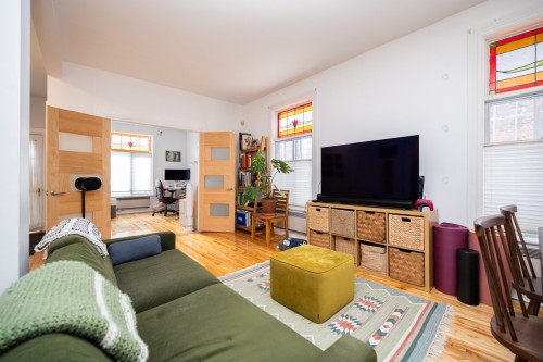 Living Room - 390 Av. Fairmount O., Montréal (Le Plateau-Mont-Royal), QC - Indoor Photo Showing Living Room