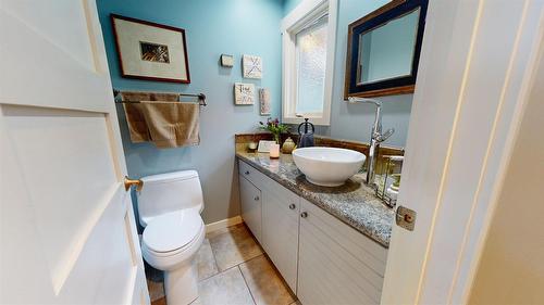 8875 Colony Road, Wardner, BC - Indoor Photo Showing Bathroom