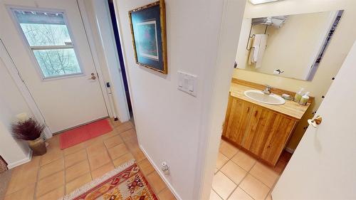 8875 Colony Road, Wardner, BC - Indoor Photo Showing Bathroom