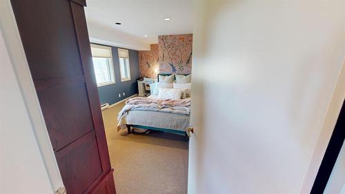 8875 Colony Road, Wardner, BC - Indoor Photo Showing Bedroom