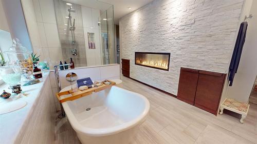 8875 Colony Road, Wardner, BC - Indoor Photo Showing Bathroom