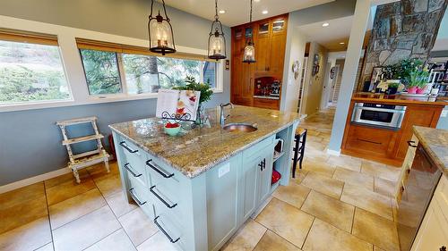 8875 Colony Road, Wardner, BC - Indoor Photo Showing Kitchen
