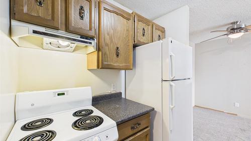 3006-2501 12Th Street, Cranbrook, BC - Indoor Photo Showing Kitchen