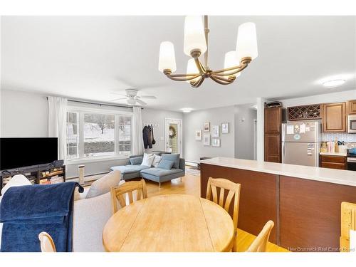 8 Surrey Cres, Fredericton, NB 