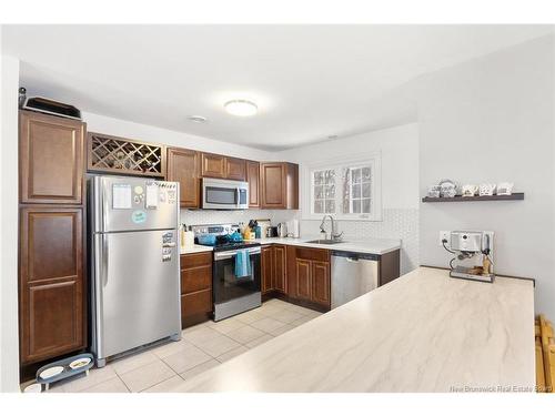 8 Surrey Cres, Fredericton, NB 