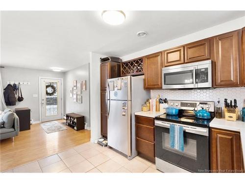 8 Surrey Cres, Fredericton, NB 