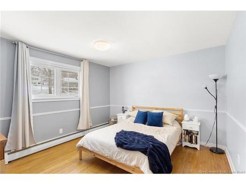 8 Surrey Cres, Fredericton, NB 