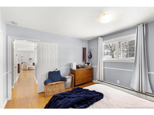 8 Surrey Cres, Fredericton, NB 