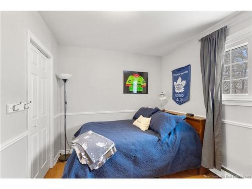 8 Surrey Cres, Fredericton, NB 