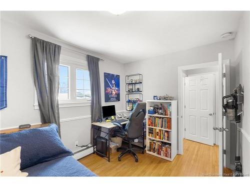 8 Surrey Cres, Fredericton, NB 