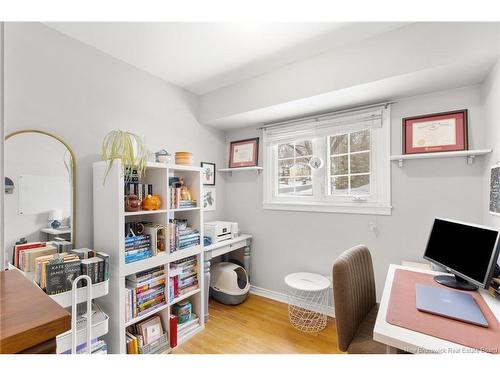 8 Surrey Cres, Fredericton, NB 