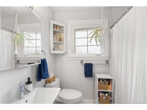 8 Surrey Cres, Fredericton, NB 