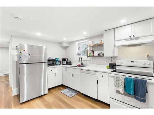 8 Surrey Cres, Fredericton, NB 