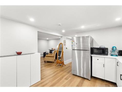 8 Surrey Cres, Fredericton, NB 