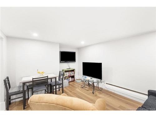 8 Surrey Cres, Fredericton, NB 