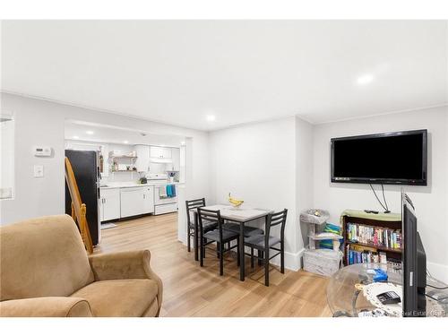 8 Surrey Cres, Fredericton, NB 