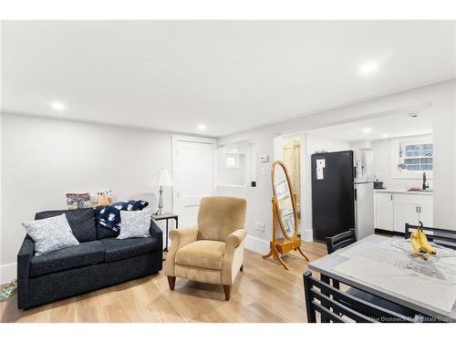 8 Surrey Cres, Fredericton, NB 