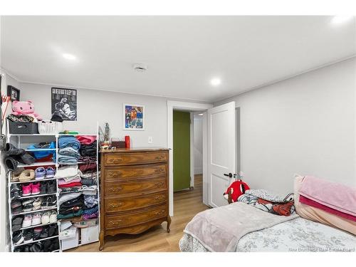 8 Surrey Cres, Fredericton, NB 