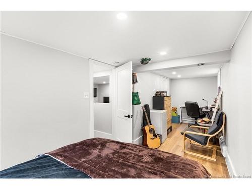 8 Surrey Cres, Fredericton, NB 