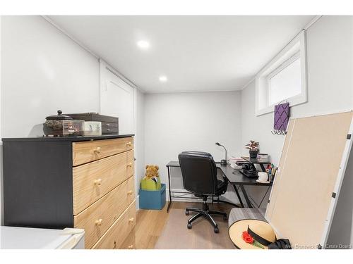 8 Surrey Cres, Fredericton, NB 