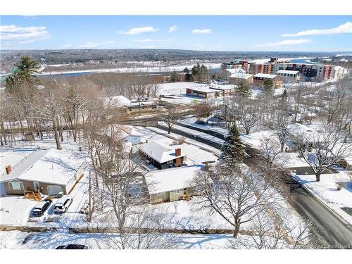 8 Surrey Cres, Fredericton, NB 