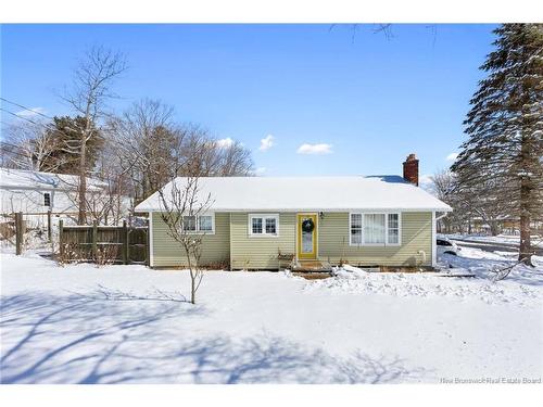 8 Surrey Cres, Fredericton, NB 